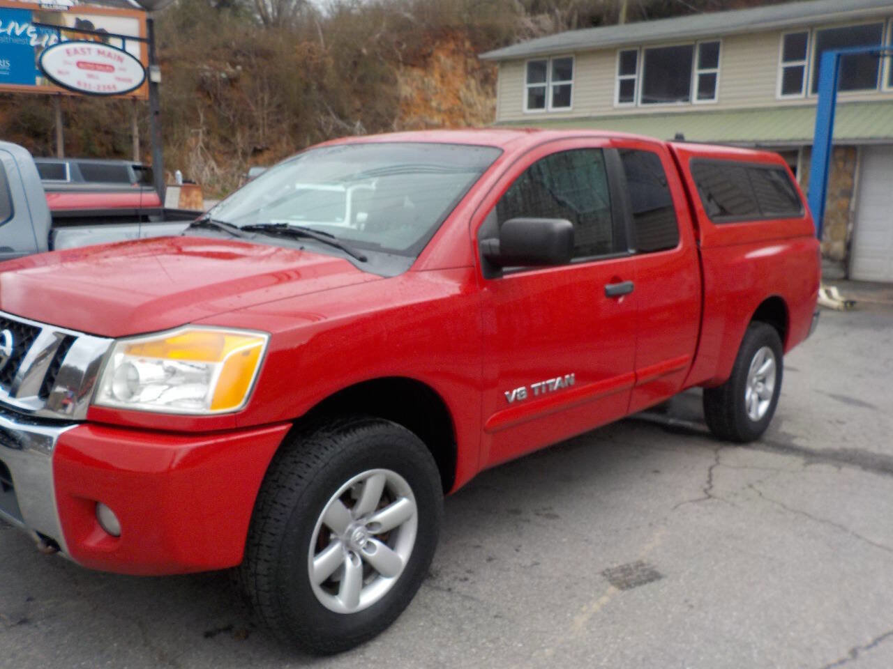 Used 2012 Nissan Titan SV w/ SV Value Truck Pkg AWD/4WD image 3