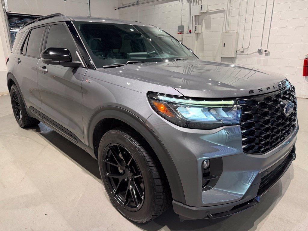 Used 2025 Ford Explorer ST-Line RWD image 3