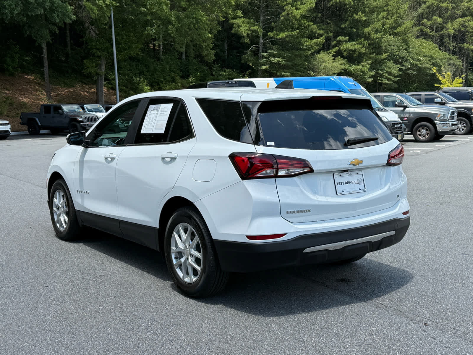 Used 2023 Chevrolet Equinox LT FWD image 3