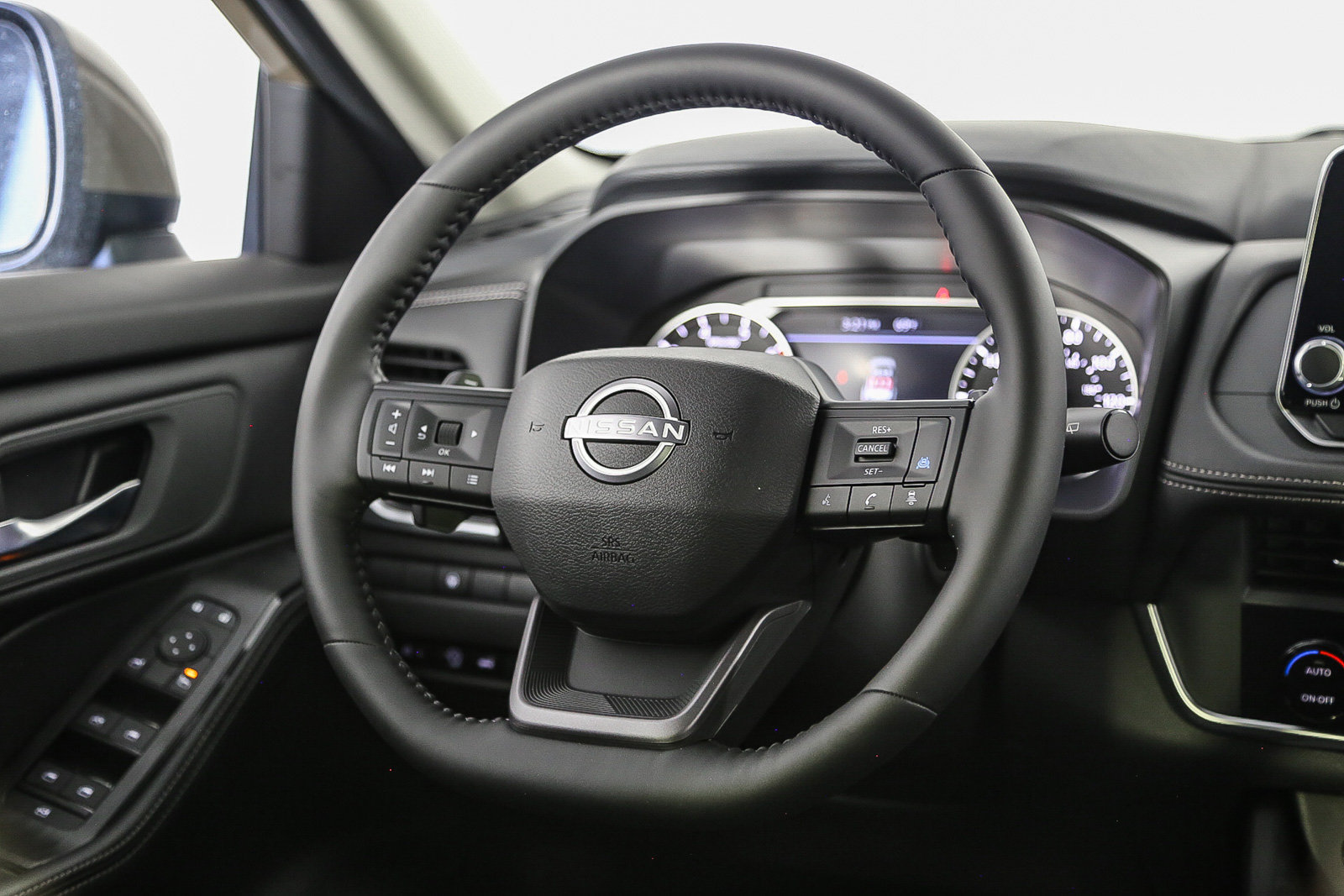 New 2025 Nissan Rogue SV AWD/4WD image 17