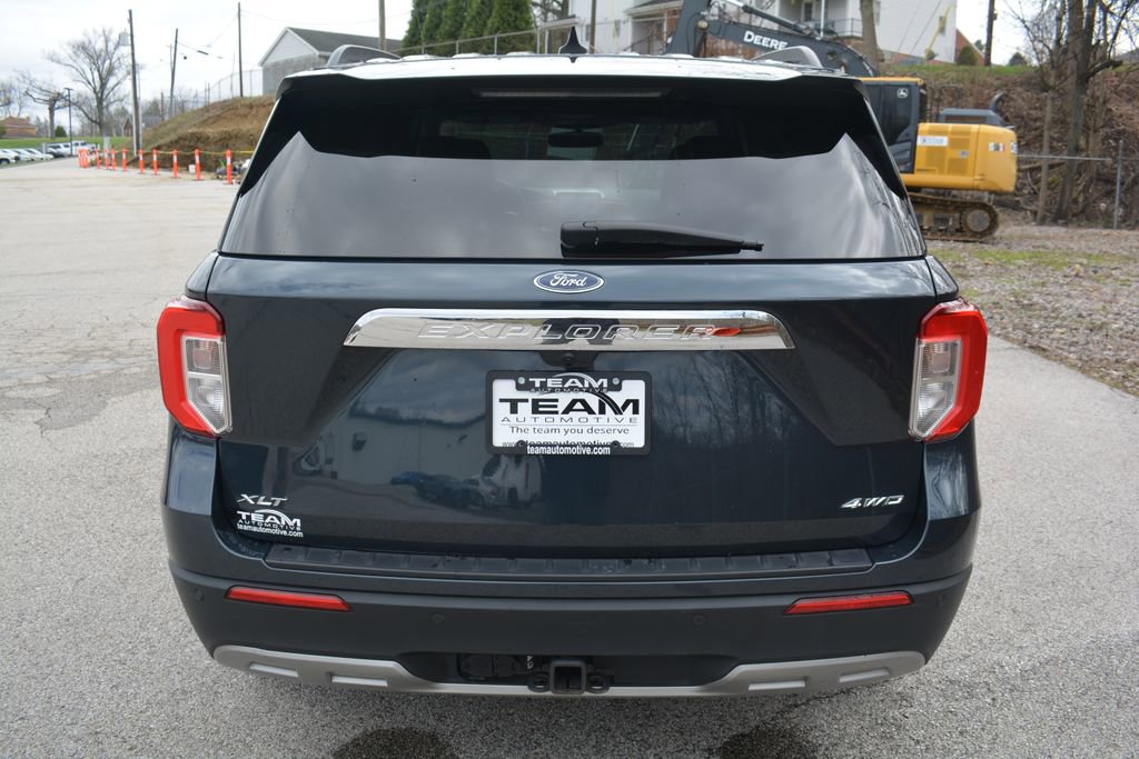 Used 2022 Ford Explorer XLT w/ Equipment Group 202A image 6
