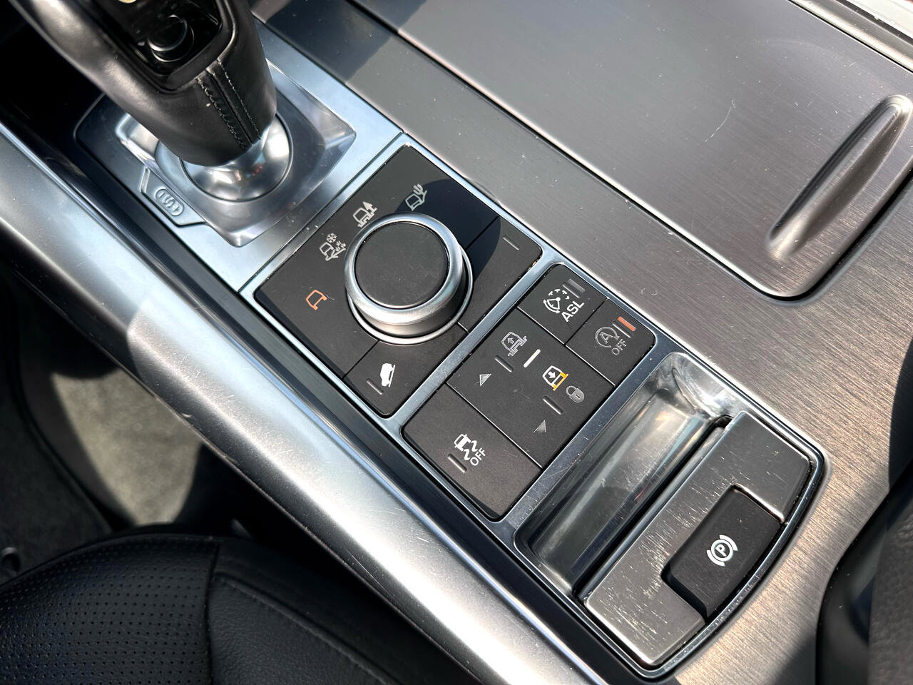 Used 2016 Land Rover Range Rover Sport SE image 23