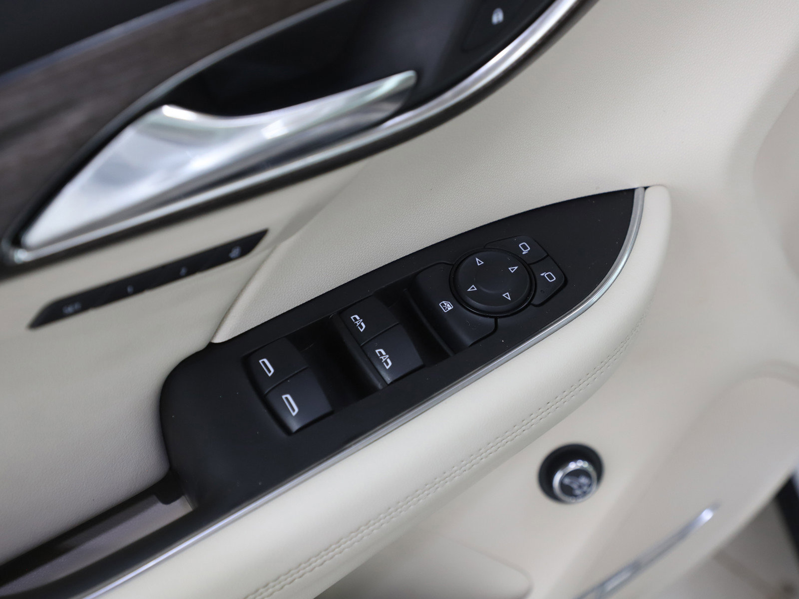 Used 2021 Buick Envision Avenir w/ Technology Package II image 20