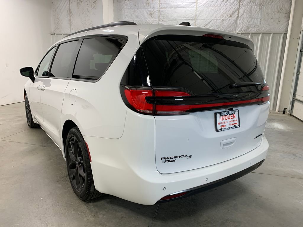Used 2026 Chrysler Pacifica Limited w/ S Appearance Package FWD image 9