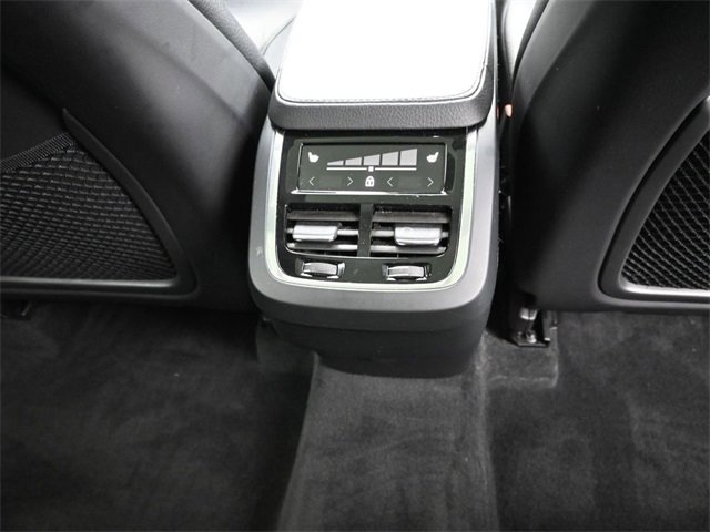 Used 2022 Volvo XC90 T6 Momentum w/ Climate Package image 34