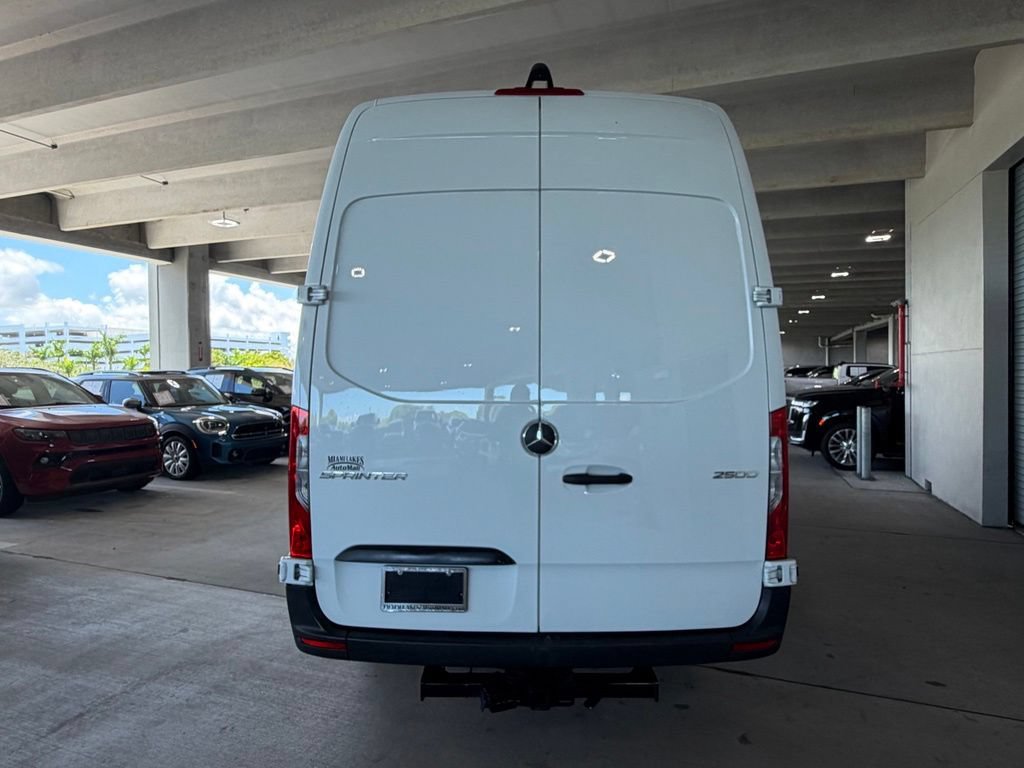 Used 2025 Mercedes-Benz Sprinter 2500 image 5