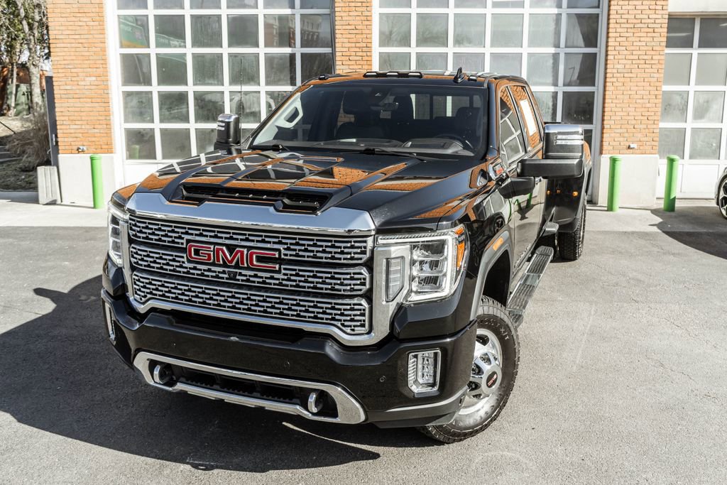 Used 2023 GMC Sierra 3500 Denali w/ Denali Ultimate Package AWD/4WD image 2