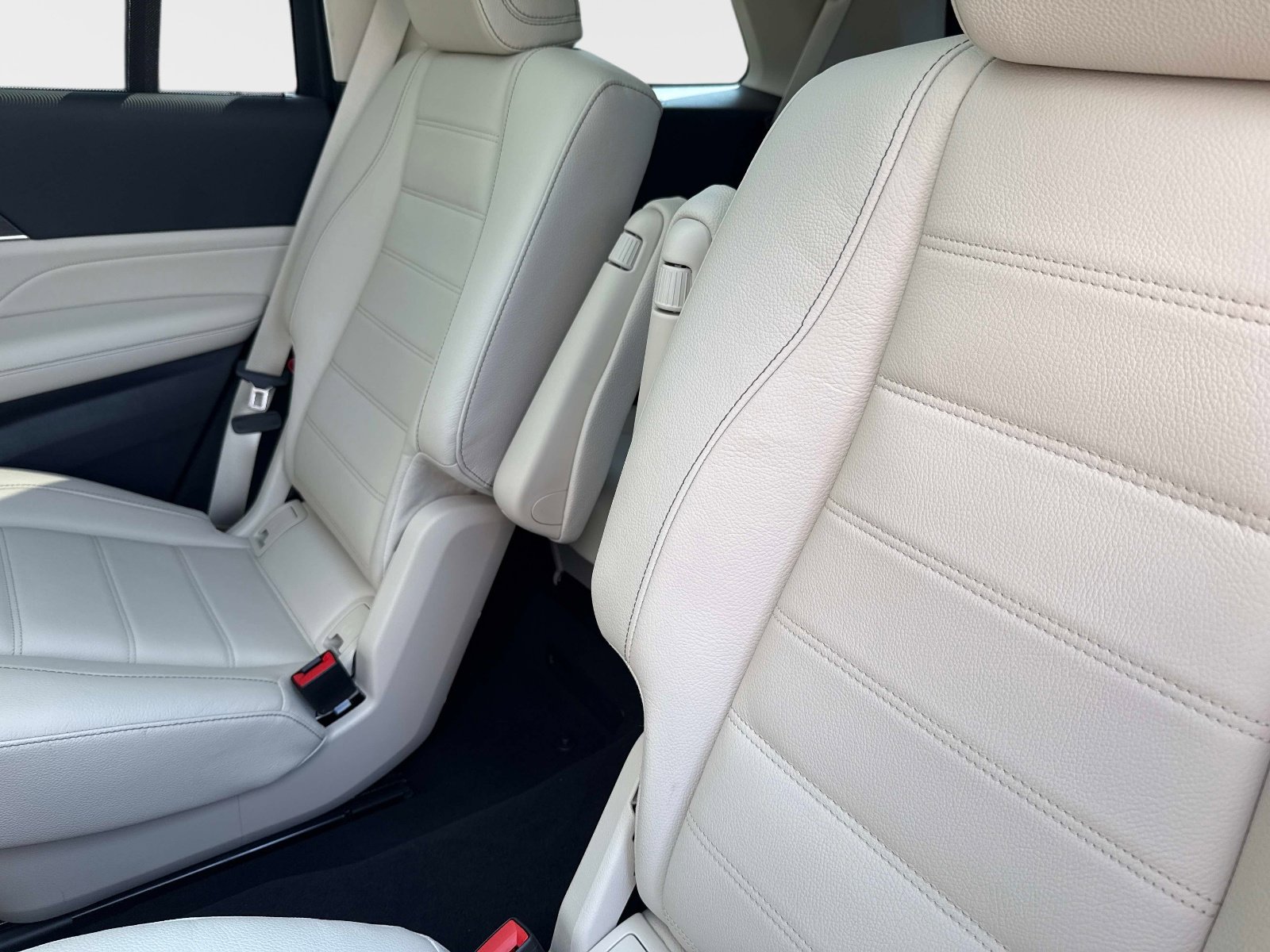 Used 2023 Mercedes-Benz GLS 580 4MATIC image 12