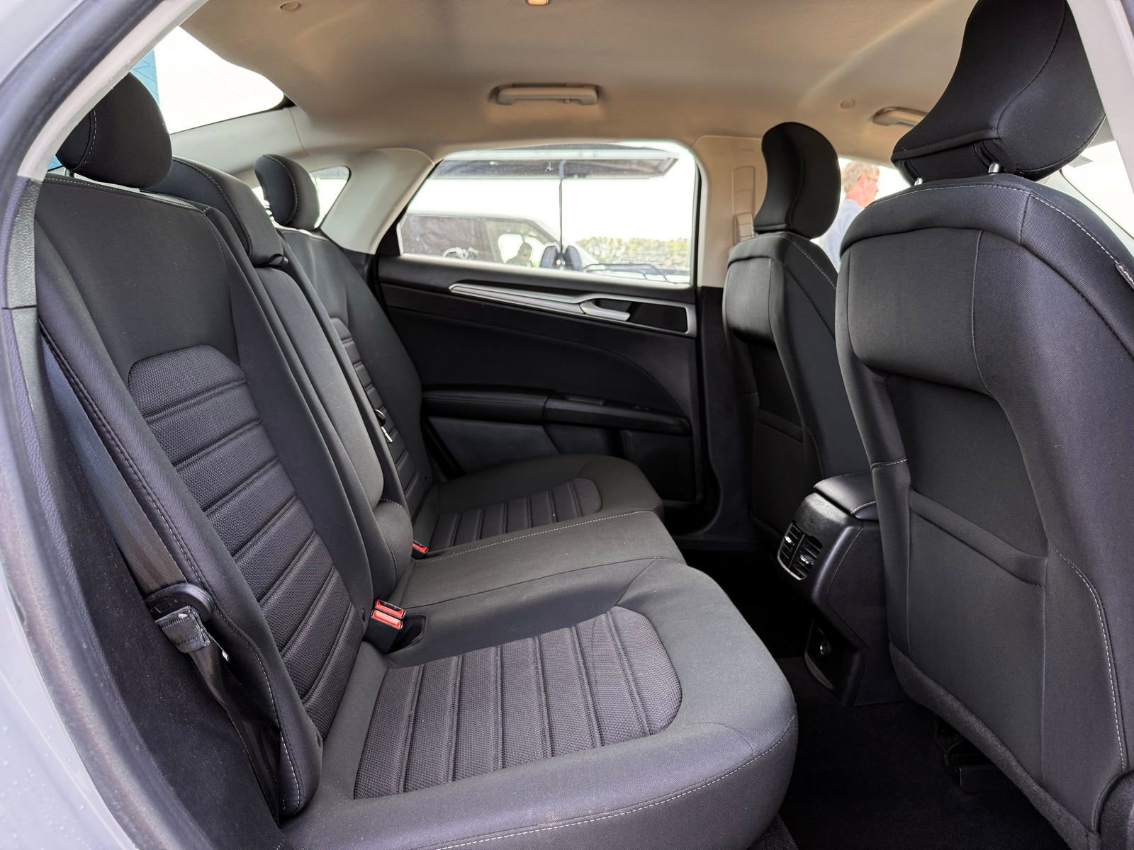 Used 2019 Ford Fusion SE FWD image 18