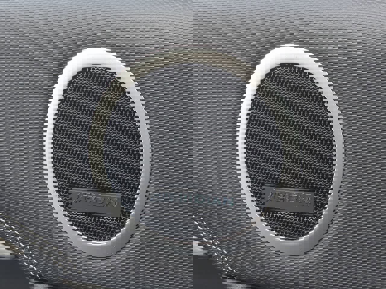 Used 2025 Land Rover Discovery Dynamic SE AWD/4WD image 32