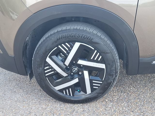 Certified 2025 Nissan Kicks SV w/ Charging Package FWD image 28
