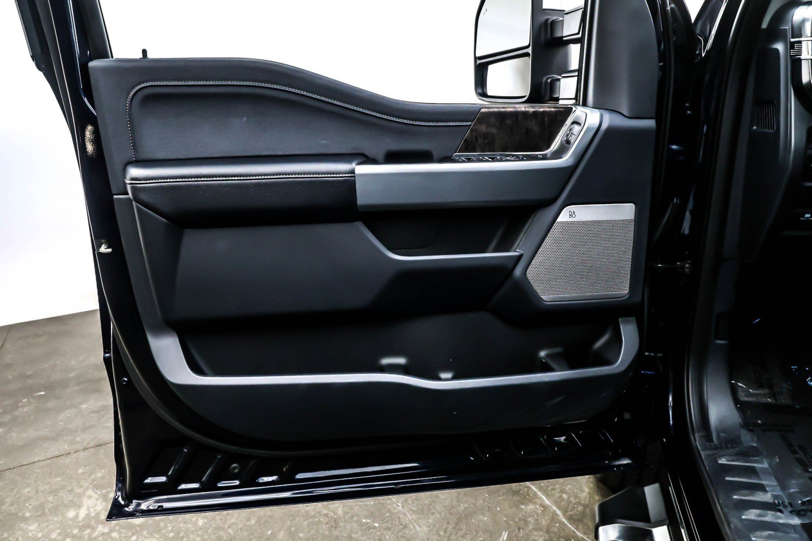 Used 2024 Ford F350 Lariat w/ Chrome Package image 21