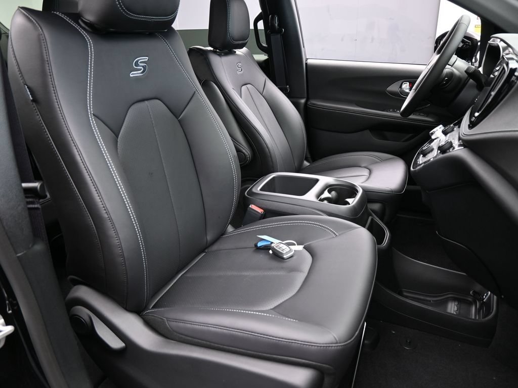 New 2026 Chrysler Pacifica Select w/ S Appearance Package FWD image 43