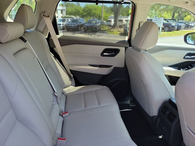 Used 2024 Nissan Rogue SV w/ SV Premium Package image 32