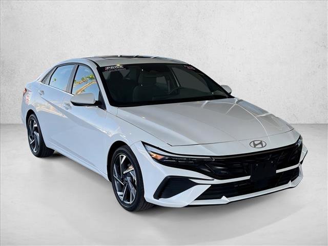 Used 2025 Hyundai Elantra SEL FWD image 5