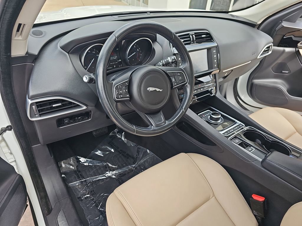 Used 2017 Jaguar F-PACE Premium AWD/4WD image 16
