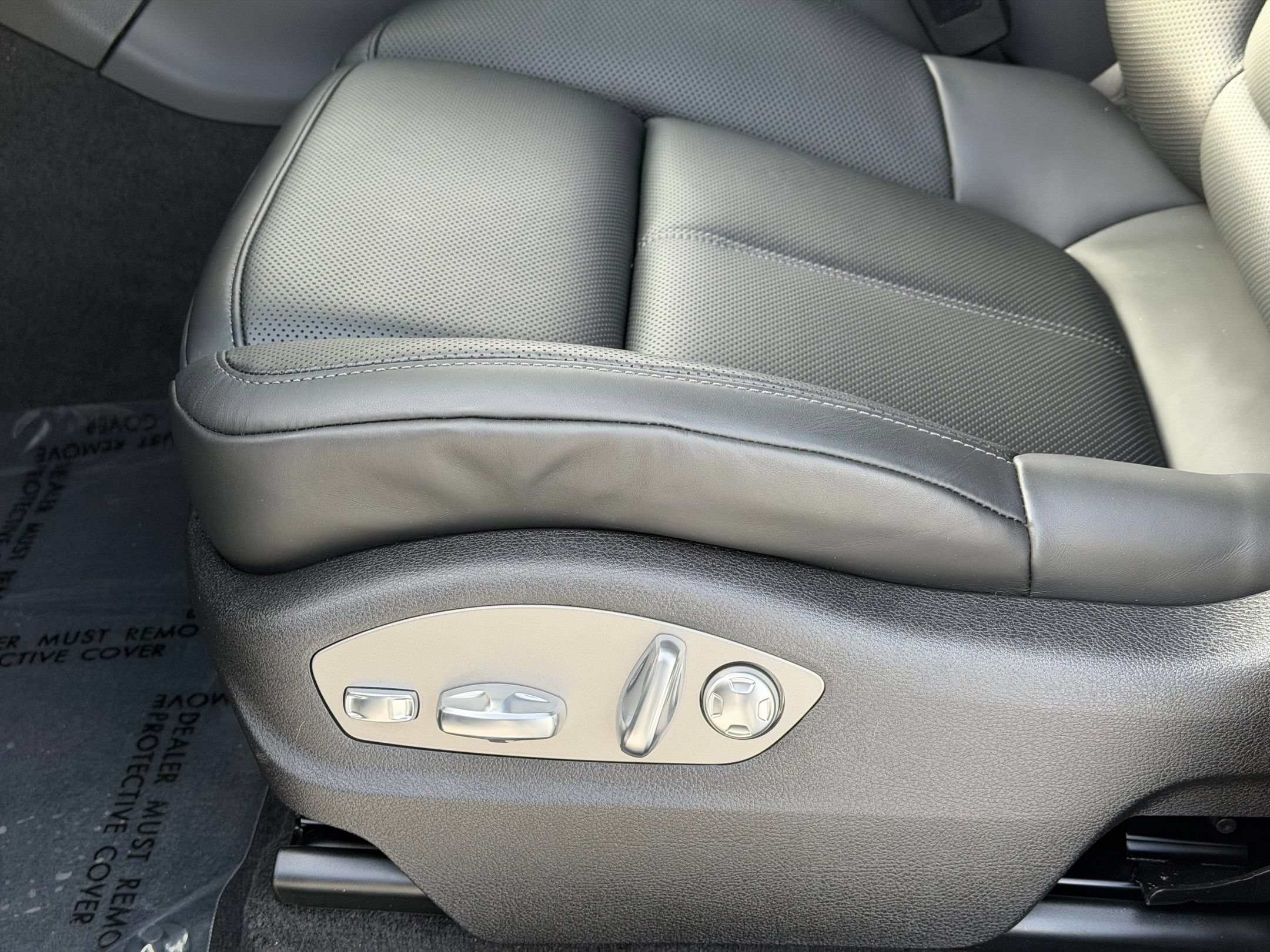Used 2026 Porsche Macan AWD/4WD image 24