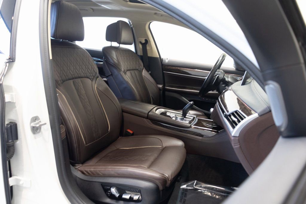 Used 2021 BMW 740i w/ Premium Package RWD image 22