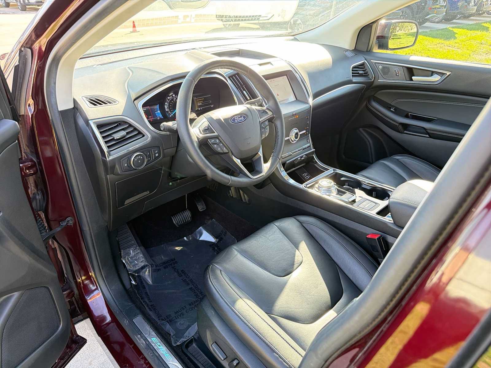 Used 2020 Ford Edge Titanium AWD/4WD image 2