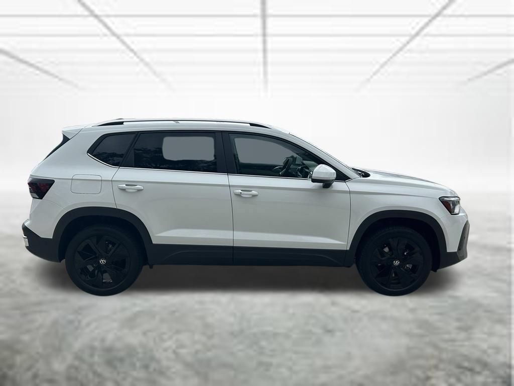 New 2026 Volkswagen Taos SE FWD image 6