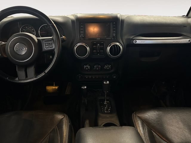 Used 2016 Jeep Wrangler Unlimited Sahara w/ Dual Top Group AWD/4WD image 10