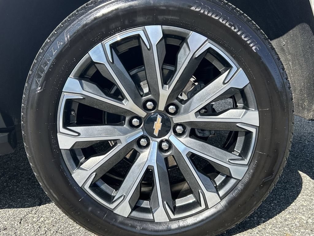 Used 2025 Chevrolet Tahoe High Country AWD/4WD image 11
