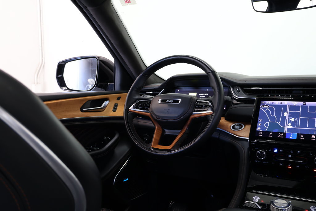 Used 2022 Jeep Grand Cherokee Summit AWD/4WD image 27