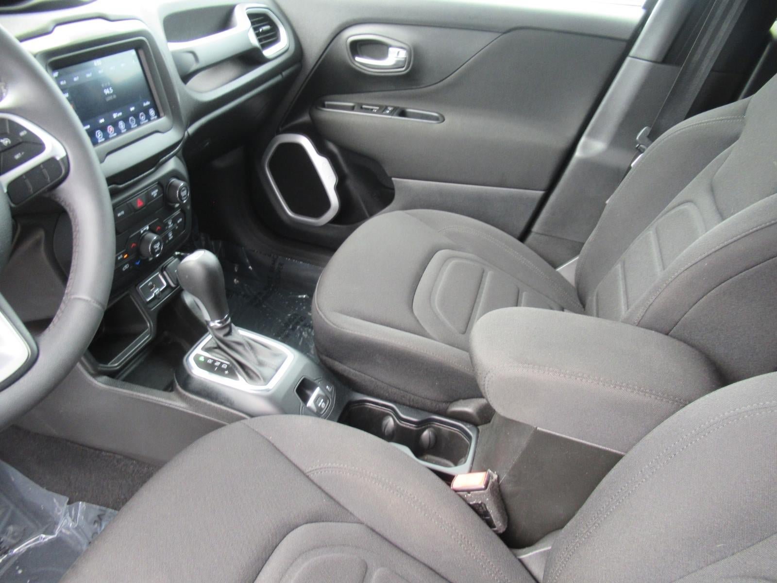 Used 2020 Jeep Renegade Latitude FWD image 16