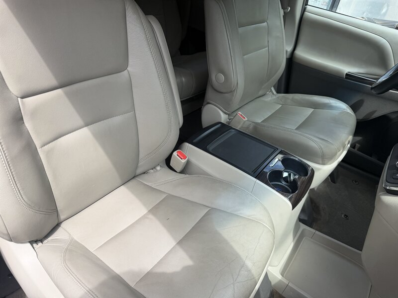 Used 2015 Toyota Sienna XLE w/ XLE Navigation Package AWD/4WD image 66