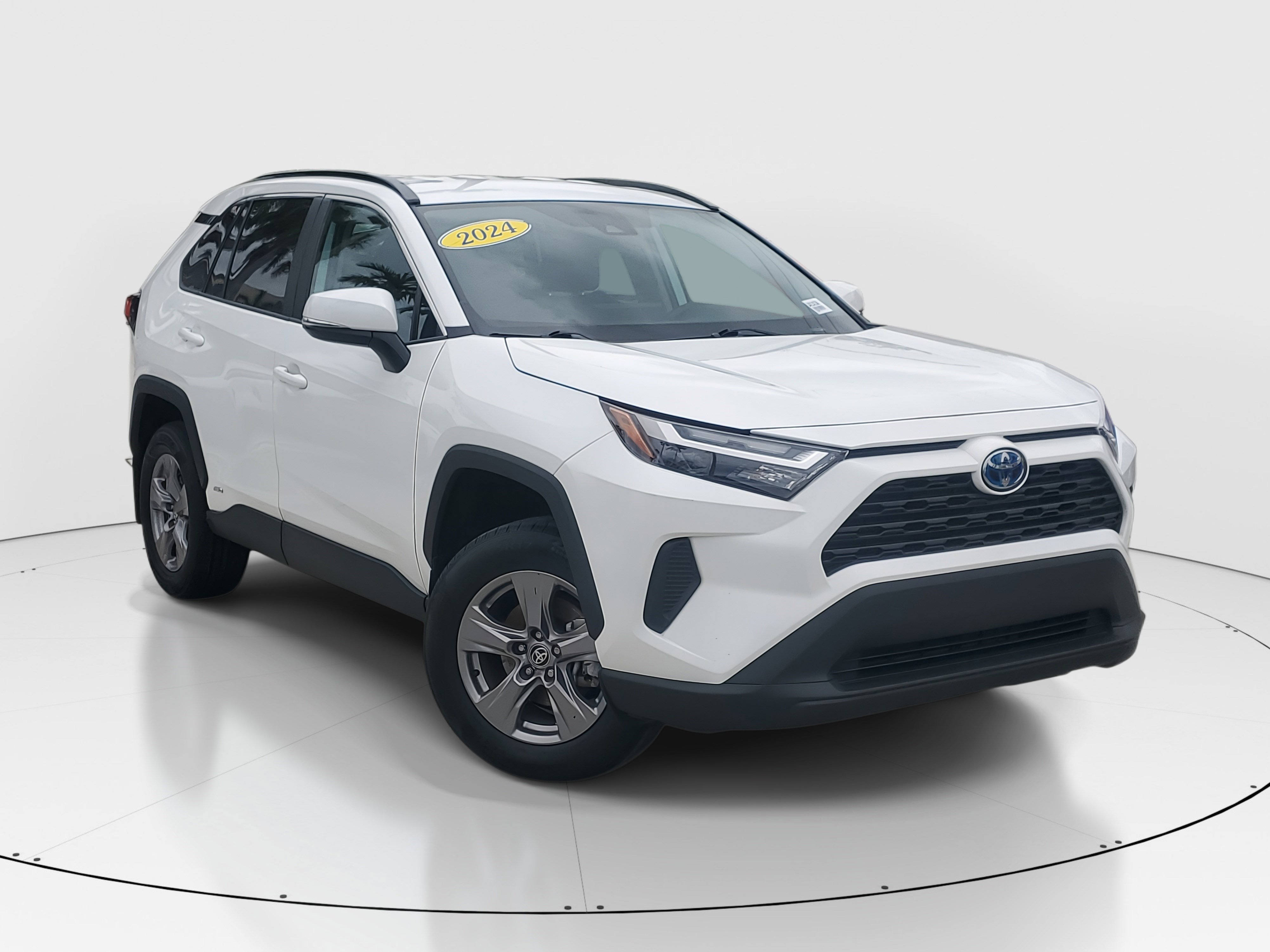 Used 2024 Toyota RAV4 XLE image 2