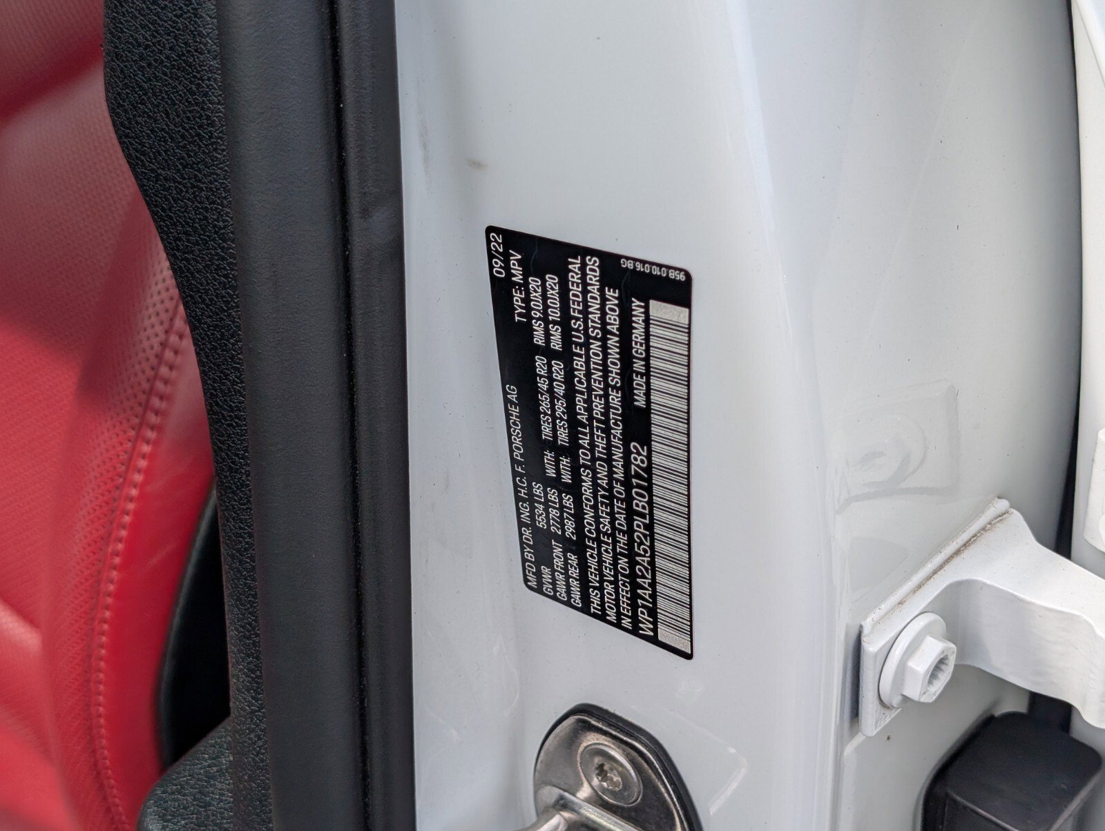 Used 2023 Porsche Macan Turbo image 28