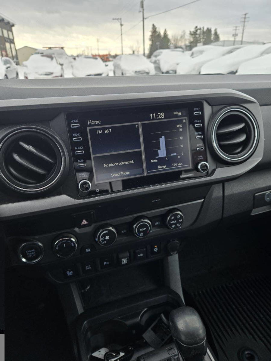 Used 2020 Toyota Tacoma TRD Off-Road w/ Technology Package AWD/4WD image 8