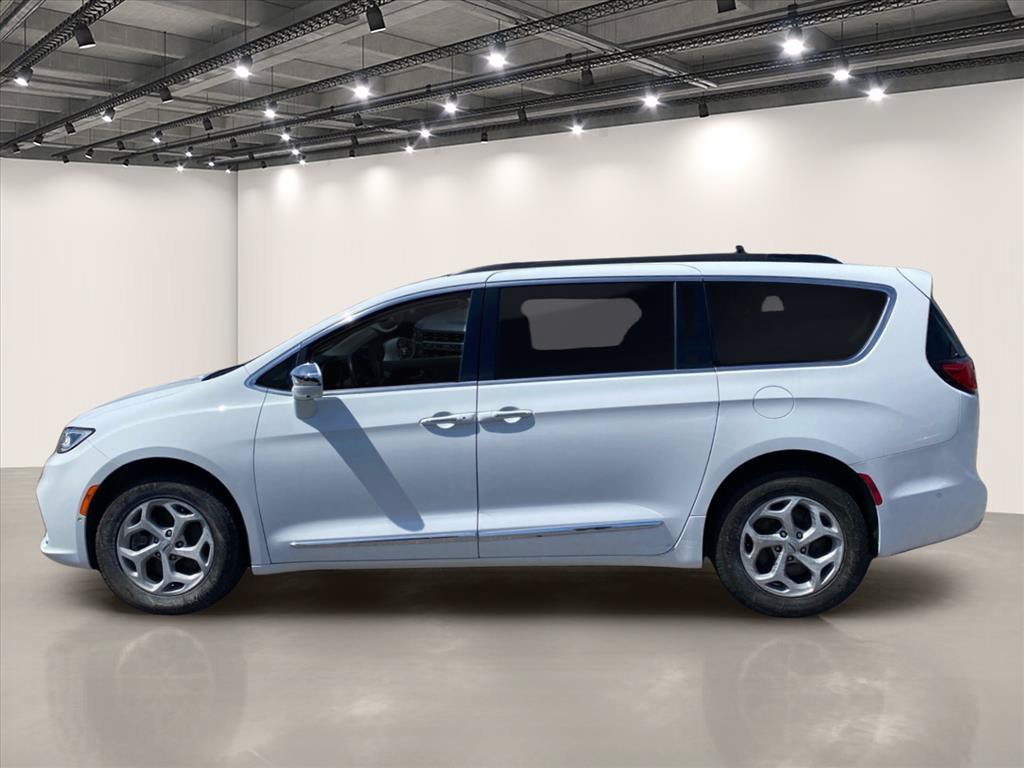 Used 2022 Chrysler Pacifica Limited AWD/4WD image 4