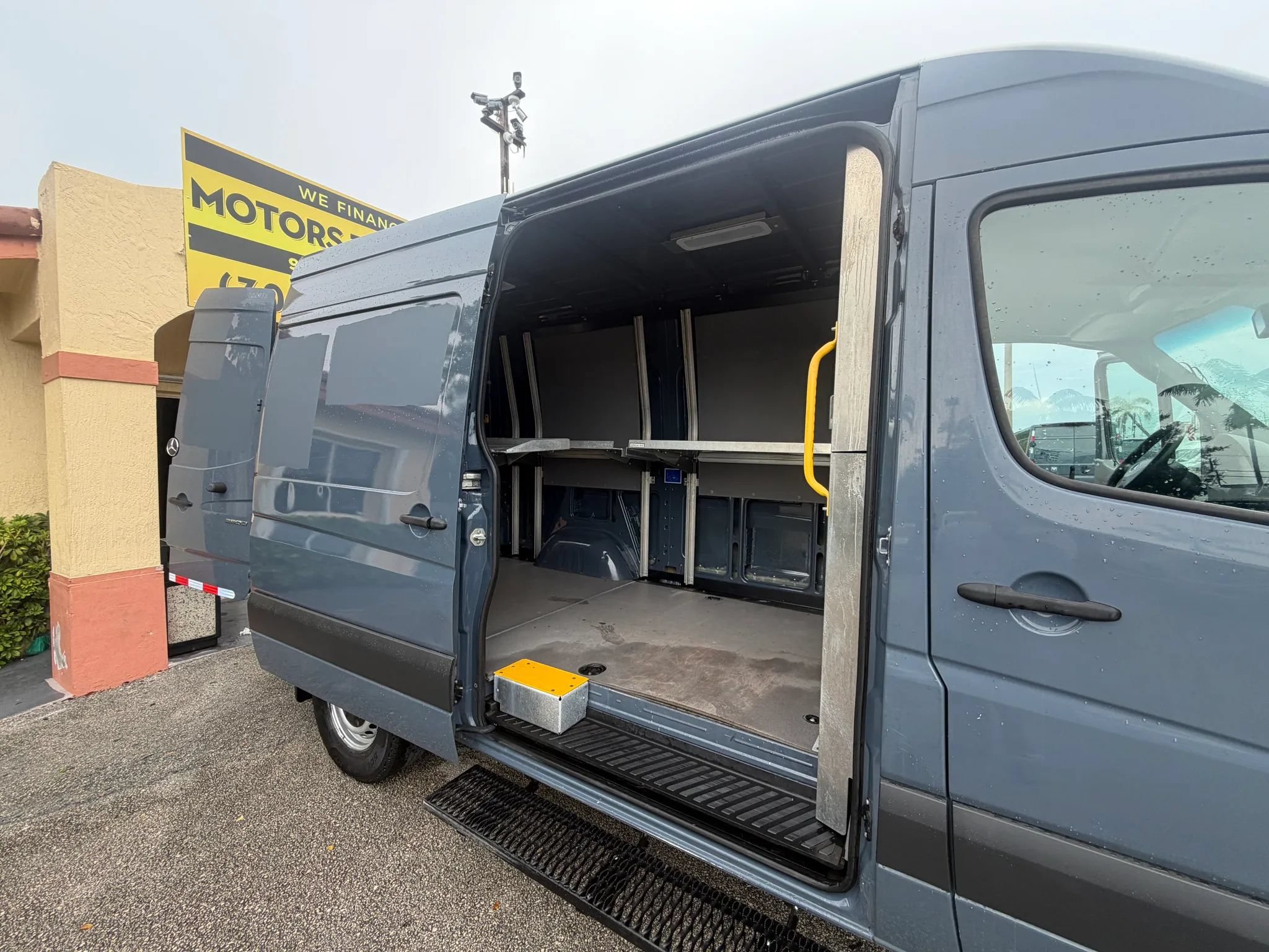 Used 2018 Mercedes-Benz Sprinter 2500 image 17