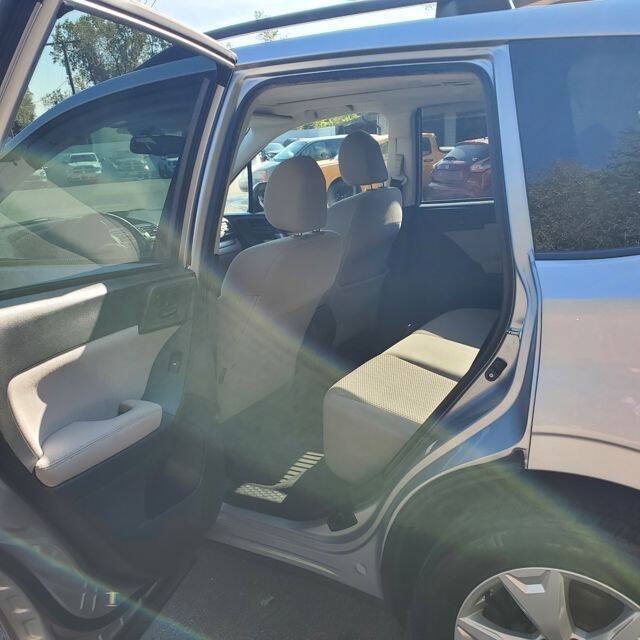 Used 2015 Subaru Forester 2.5i Premium w/ All-Weather Package AWD/4WD image 37
