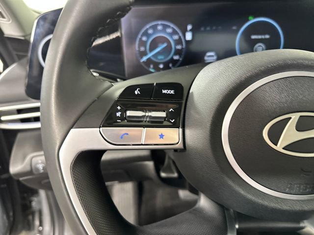 Used 2025 Hyundai Elantra Limited image 15