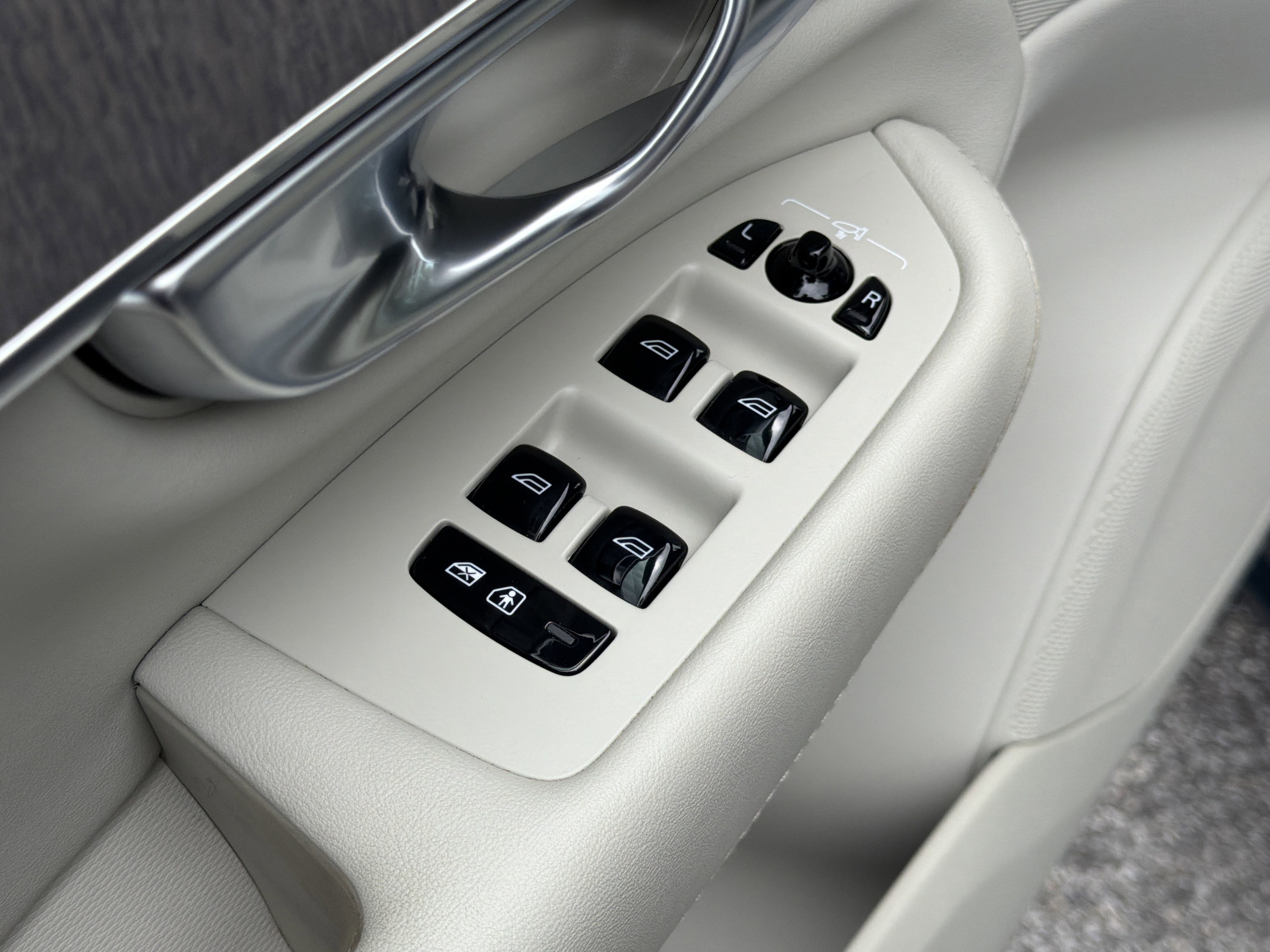 Used 2024 Volvo XC90 B6 Ultimate w/ Protection Package Premier AWD/4WD image 15