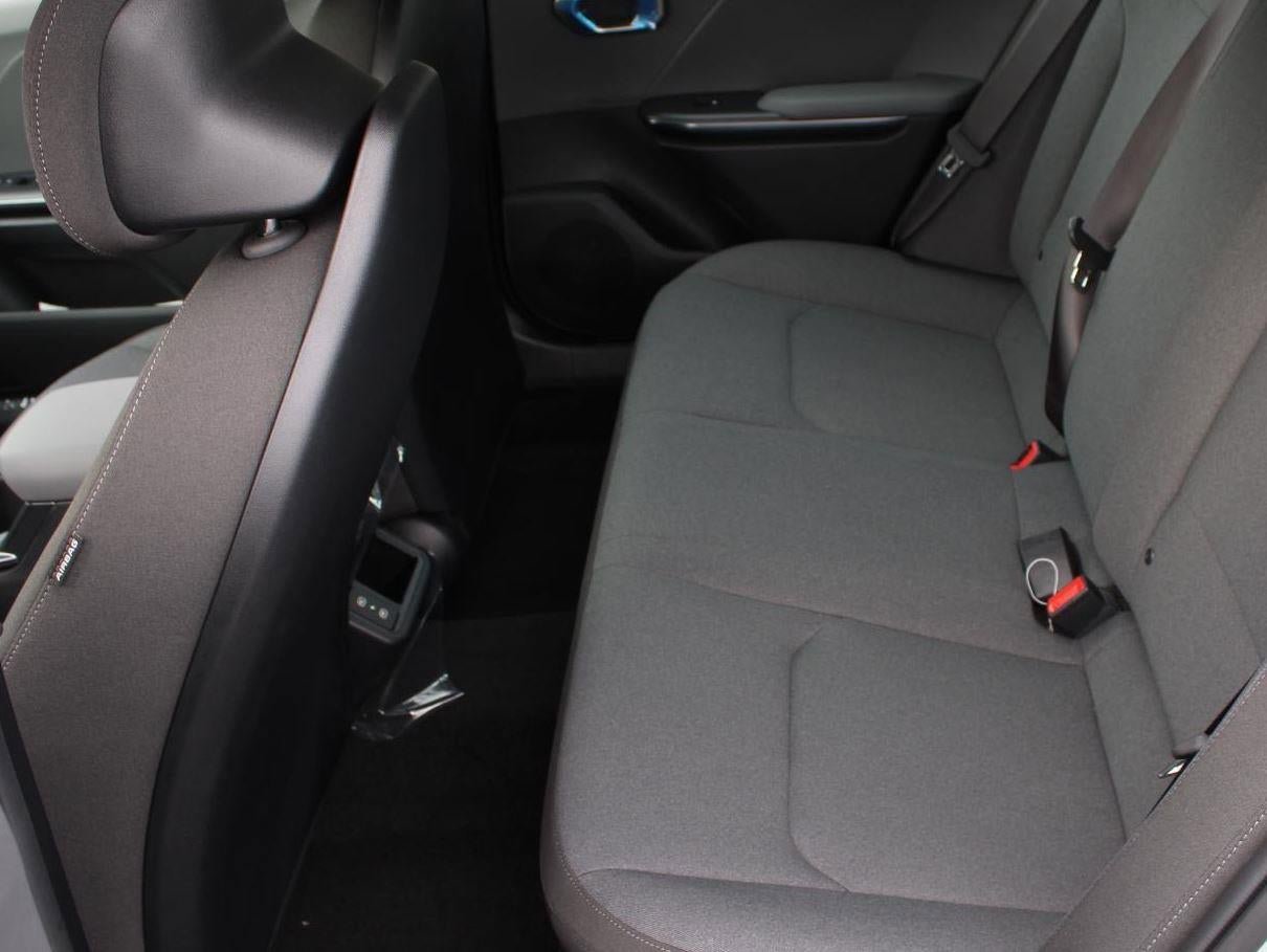 New 2025 Kia K4 LXS image 17