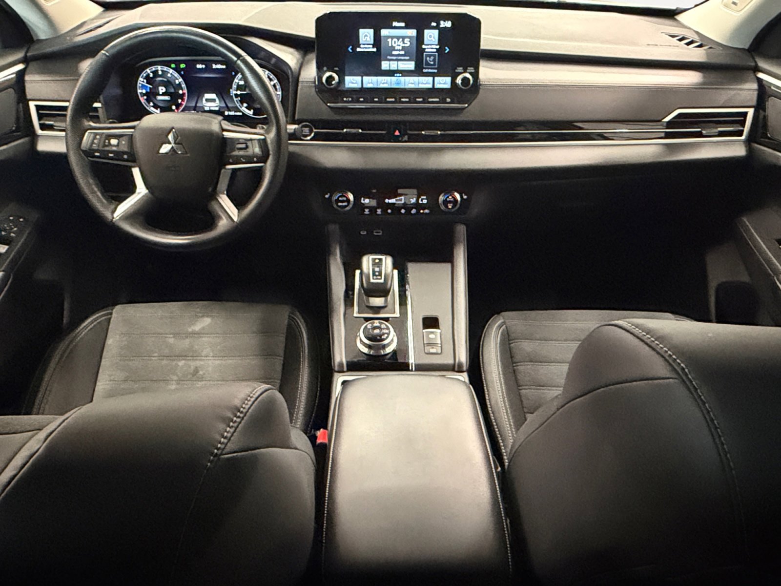 Used 2023 Mitsubishi Outlander SE Black Edition image 3