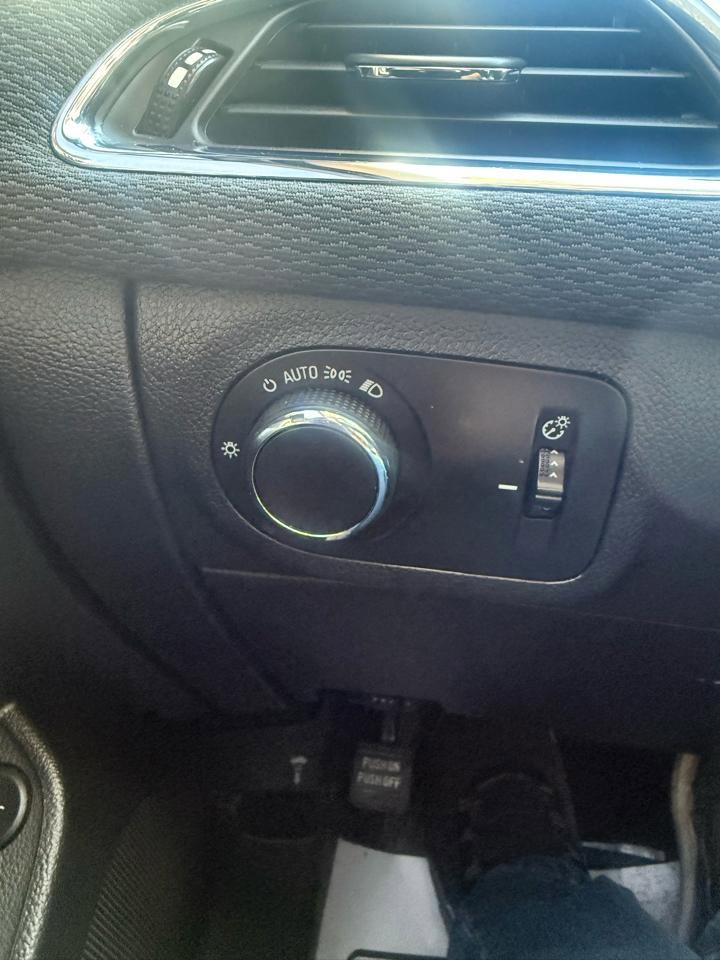 Used 2017 Chevrolet Cruze LT w/ LT Convenience Package image 25