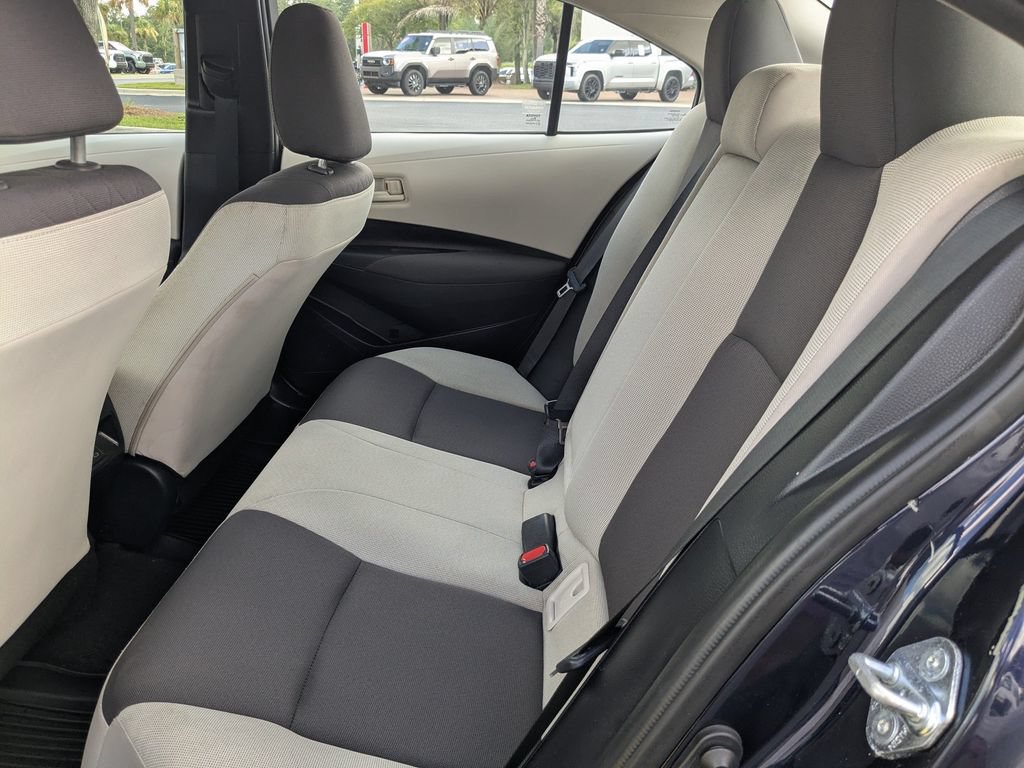 Used 2025 Toyota Corolla LE w/ LE Premium Package FWD image 19
