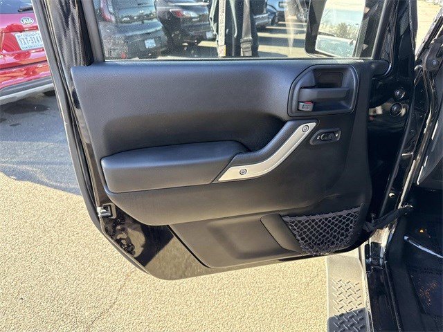 Used 2013 Jeep Wrangler Unlimited Rubicon w/ Dual Top Group image 13