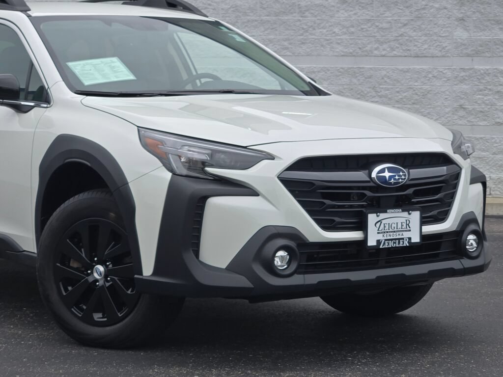 Certified 2025 Subaru Outback Premium AWD/4WD image 2