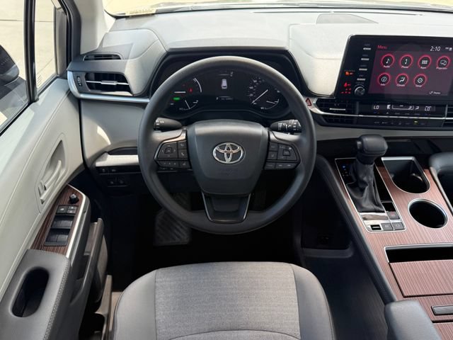 Used 2023 Toyota Sienna LE w/ LE Plus Package FWD image 25