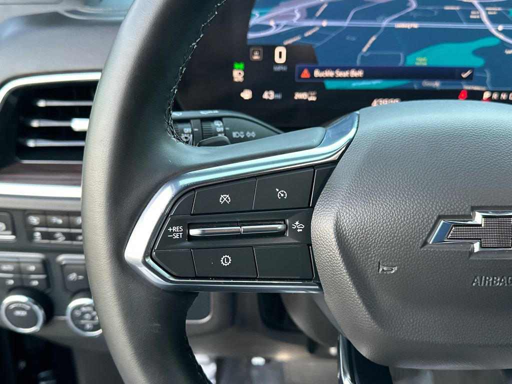 Used 2025 Chevrolet Suburban Z71 image 26