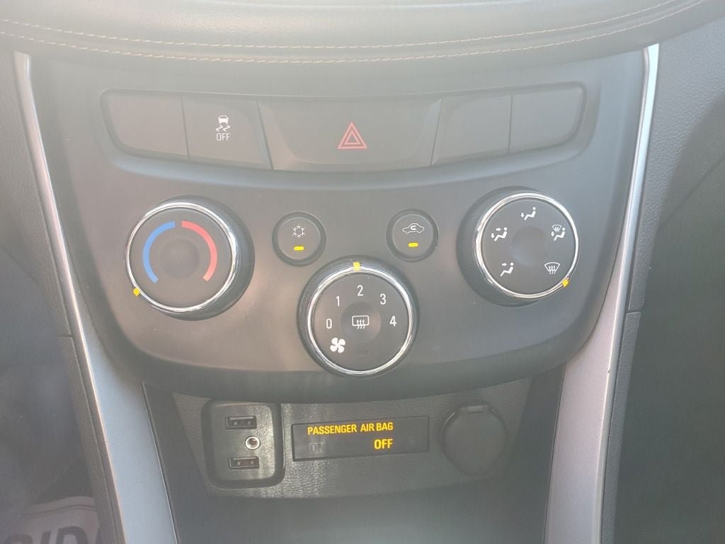 Used 2020 Chevrolet Trax LS FWD image 29