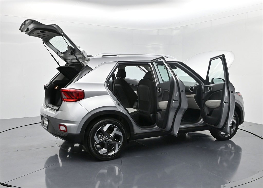 Used 2023 Hyundai Venue SEL image 60