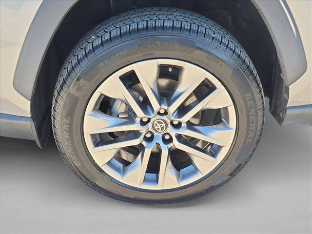 Used 2023 Toyota RAV4 XLE Premium FWD image 23