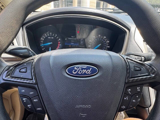 Used 2016 Ford Fusion SE image 32