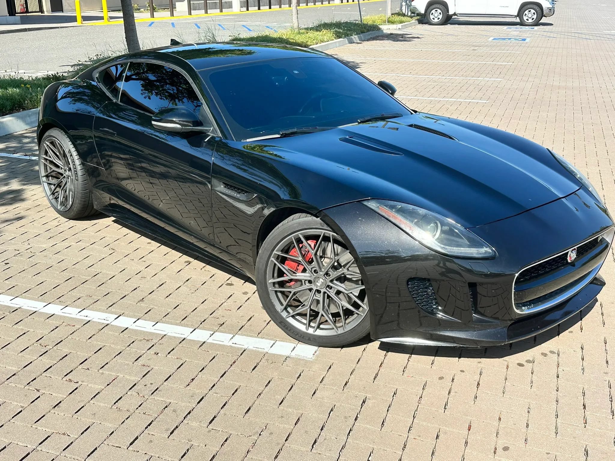 Used 2015 Jaguar F-TYPE R RWD image 27